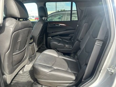 Used 2019 Cadillac Escalade Luxury AWD/4WD image 6