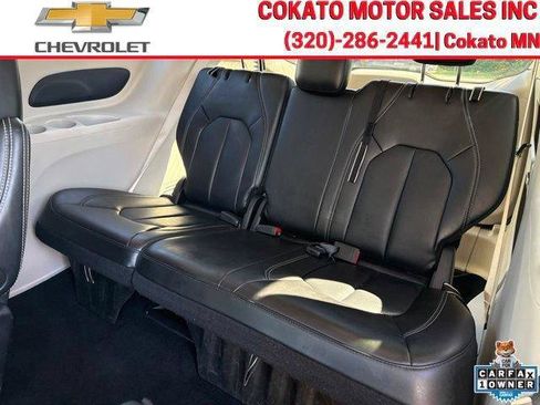 Used 2024 Chrysler Pacifica Touring-L FWD image 13