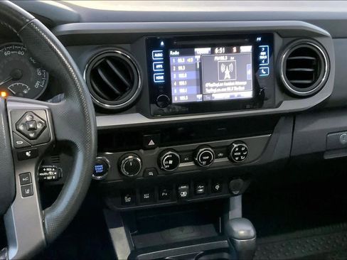 Used 2018 Toyota Tacoma TRD Sport w/ Technology Package AWD/4WD image 7