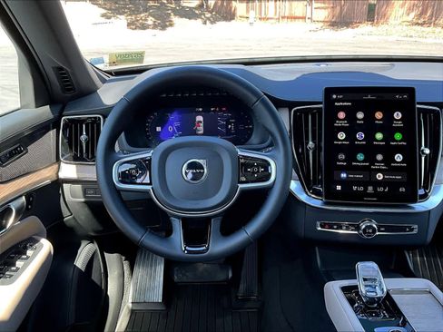 Used 2026 Volvo XC90 T8 Plus w/ Protection Package Premier AWD/4WD image 7