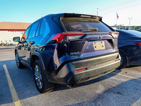 Used 2022 Toyota RAV4 XLE Premium FWD image 6