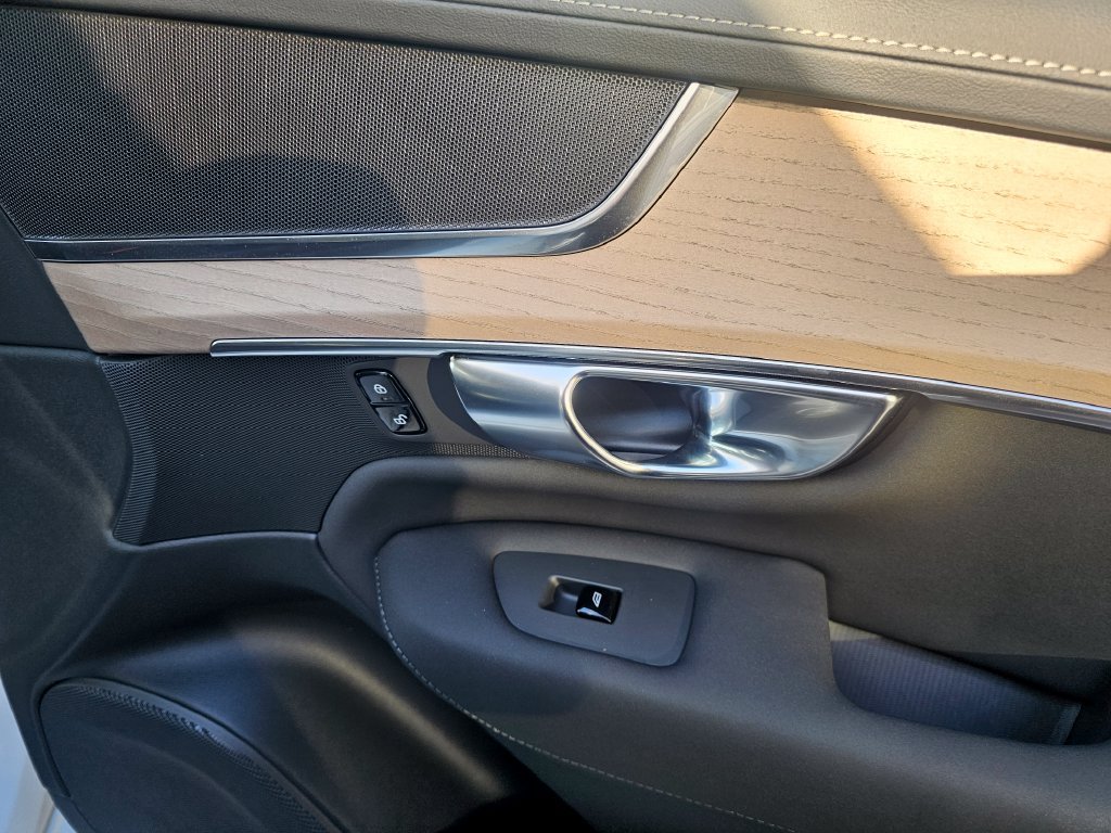 Certified 2025 Volvo XC90 B5 Plus AWD/4WD image 11