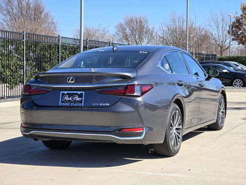 Used 2025 Lexus ES 300h w/ Premium Package image 3