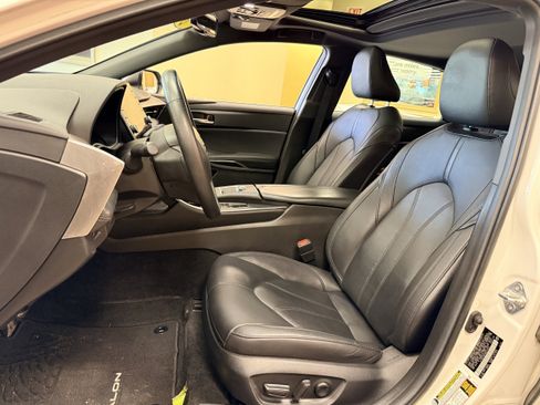 Used 2022 Toyota Avalon XLE w/ Moonroof Package FWD image 7