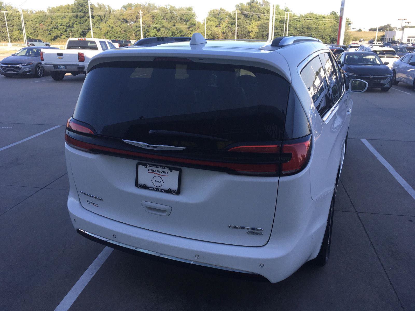 Used 2021 Chrysler Pacifica Limited w/ Premium & Safety Sphere Group AWD/4WD image 7