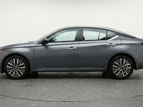 Used 2025 Nissan Altima 2.5 SV FWD image 4