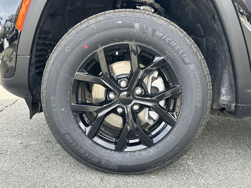 New 2026 Jeep Grand Cherokee Altitude image 11