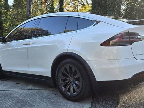 Used 2018 Tesla Model X 75D image 22