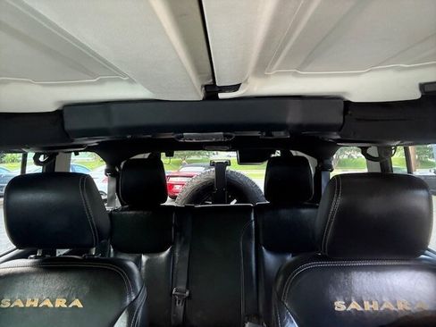 Used 2014 Jeep Wrangler Unlimited Sahara image 28