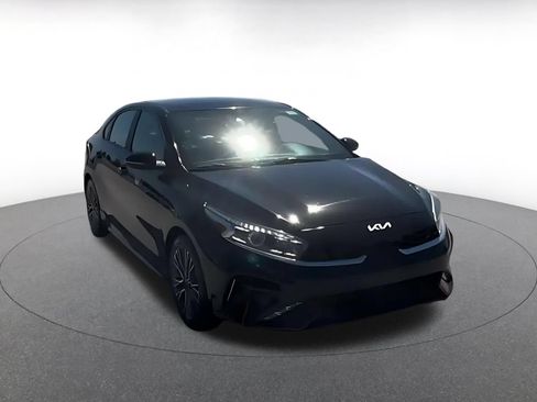 Used 2023 Kia Forte GT-Line FWD image 2
