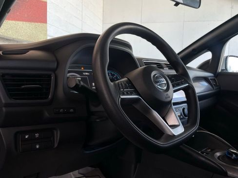 Used 2022 Nissan Leaf S image 12