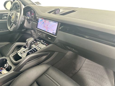 Certified 2019 Porsche Cayenne image 29