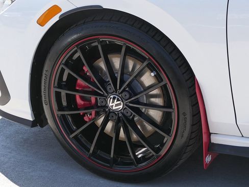 Used 2023 Volkswagen GTI 40th Anniversary Edition FWD image 10