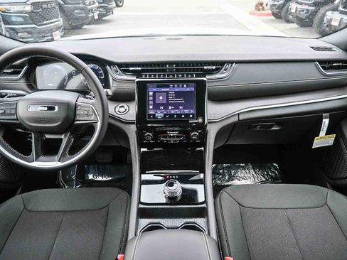 New 2025 Jeep Grand Cherokee L Laredo image 22