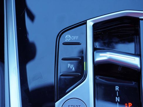 New 2025 BMW X7 xDrive40i w/ M Sport Package image 13