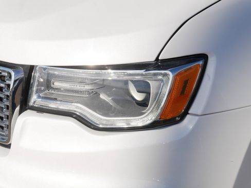 Used 2018 Jeep Grand Cherokee Overland image 16