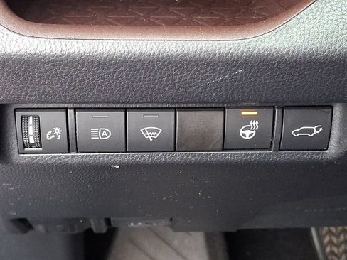 Used 2019 Toyota RAV4 Limited AWD/4WD image 23