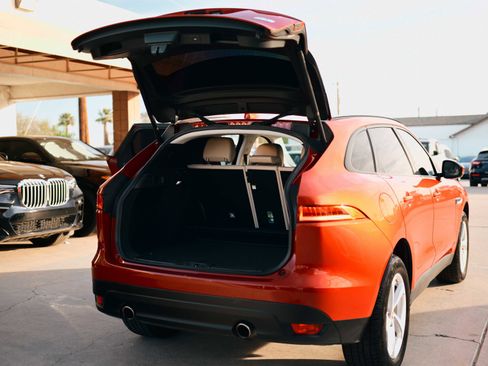 Used 2018 Jaguar F-PACE Premium image 13