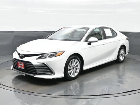 Used 2024 Toyota Camry LE FWD image 2