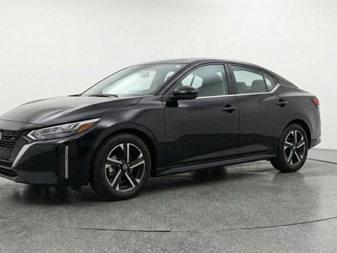 Used 2025 Nissan Sentra SV image 3