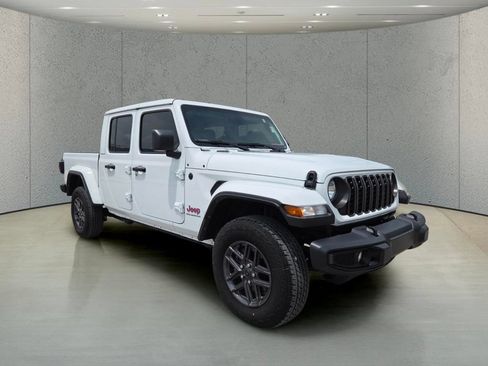 Used 2024 Jeep Gladiator Sport AWD/4WD image 13