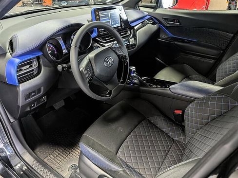 Used 2021 Toyota C-HR XLE FWD image 2