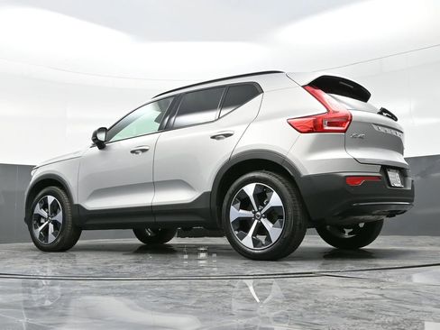 Used 2024 Volvo XC40 B5 Plus image 16