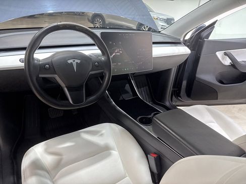 Used 2021 Tesla Model Y Long Range image 10