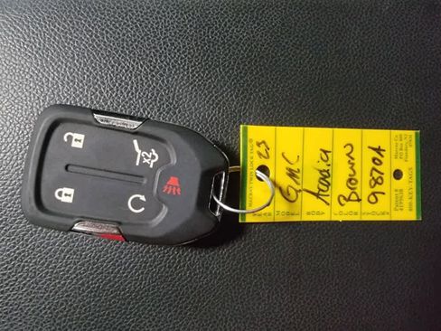 Certified 2023 GMC Acadia Denali w/ Denali Technology Package image 26