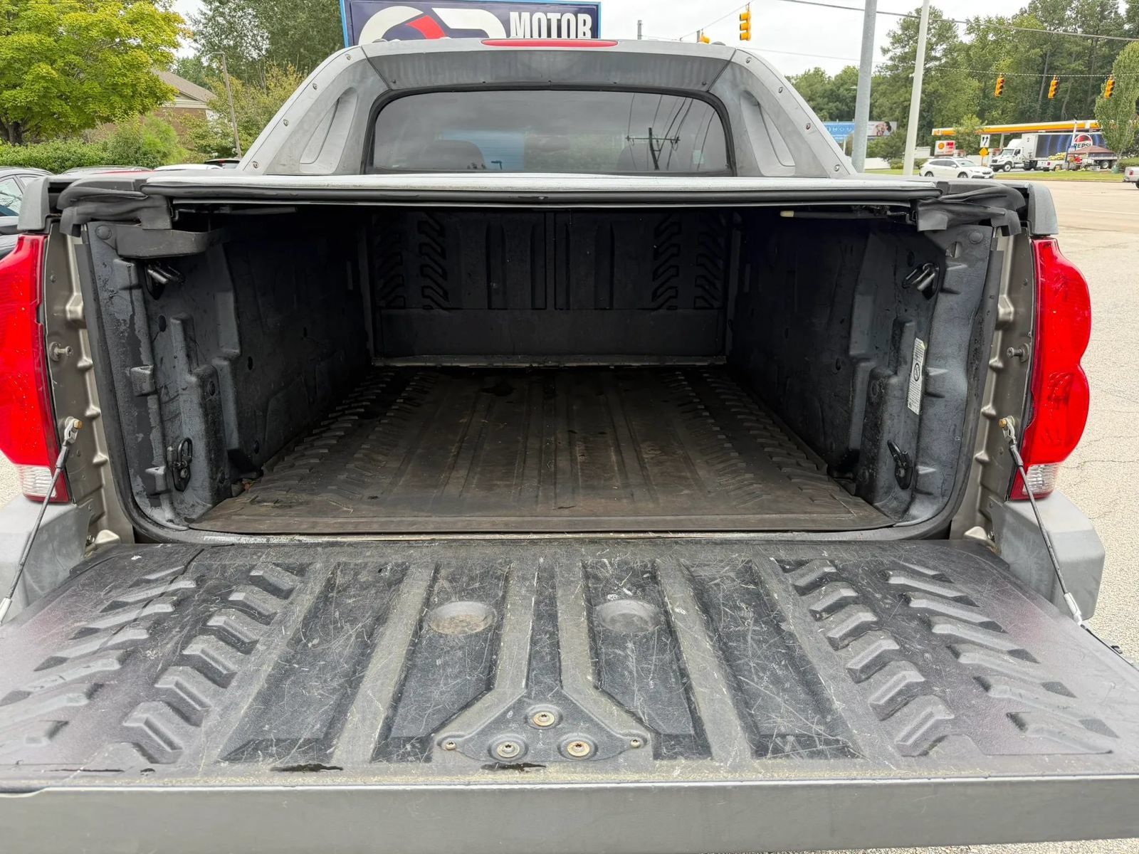 Used 2002 Chevrolet Avalanche 4x4 w/ Off-Road Suspension Pkg image 24
