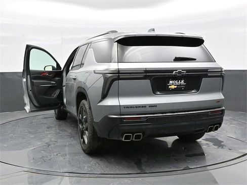 Used 2024 Chevrolet Traverse RS w/ LPO, Floor Liner Package image 5