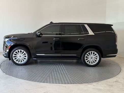 Used 2022 Cadillac Escalade Luxury AWD/4WD image 2