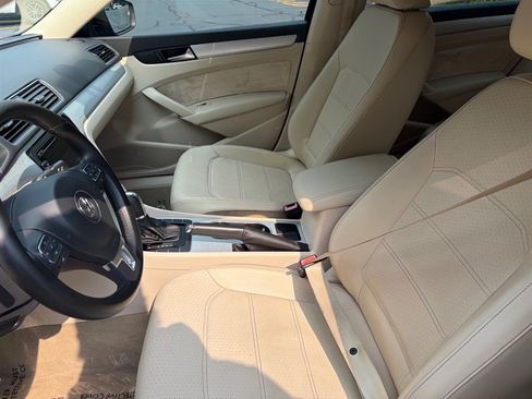 Used 2013 Volkswagen Passat 2.5 SE FWD image 35