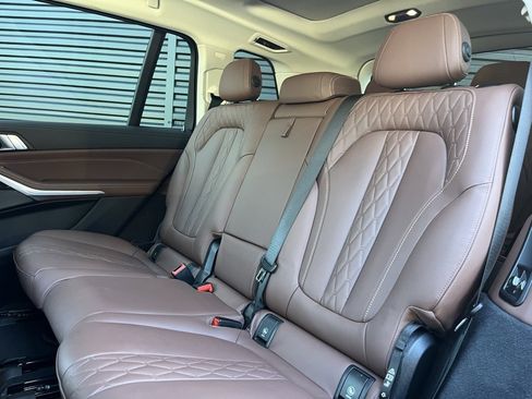 Used 2023 BMW X7 xDrive40i w/ Executive Package image 25