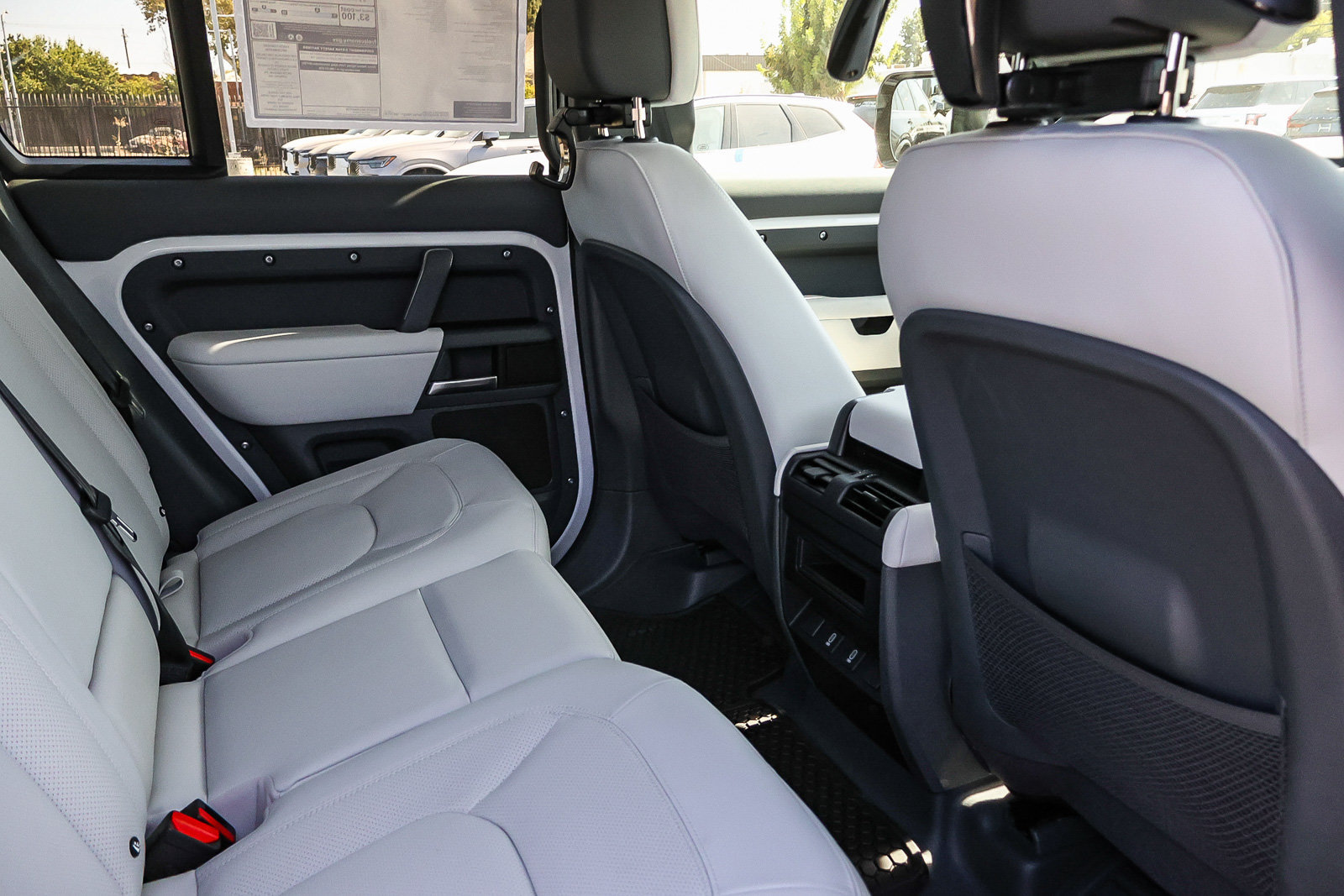 New 2026 Land Rover Defender 110 X-Dynamic SE AWD/4WD image 14