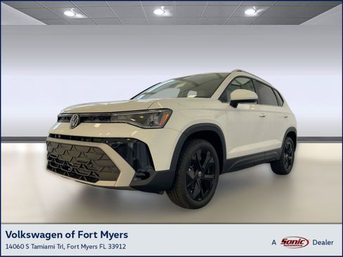 New 2026 Volkswagen Taos SE image 1