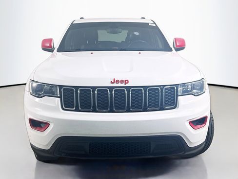 Used 2018 Jeep Grand Cherokee Laredo image 2