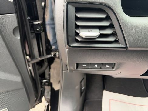 New 2026 Nissan Sentra SR w/ SR Premium Package image 19