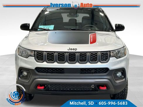 Used 2026 Jeep Compass Trailhawk AWD/4WD image 3