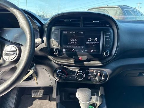 Used 2023 Kia Soul LX w/ LX Technology Package image 19