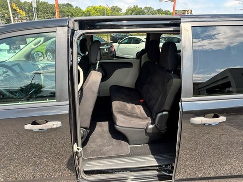 Used 2019 Dodge Grand Caravan SE FWD image 50