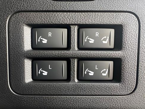 New 2026 Nissan Armada PRO-4X w/ Captain's Chari Seat Package AWD/4WD image 32