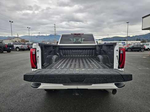 Used 2025 GMC Sierra 3500 Denali w/ Denali Reserve Package image 9
