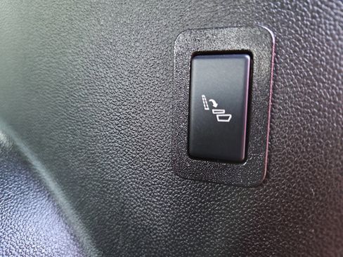 Used 2025 Chevrolet Suburban Premier image 22