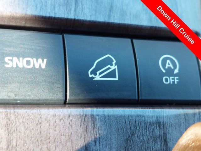 Certified 2020 Toyota Highlander Platinum AWD/4WD image 30