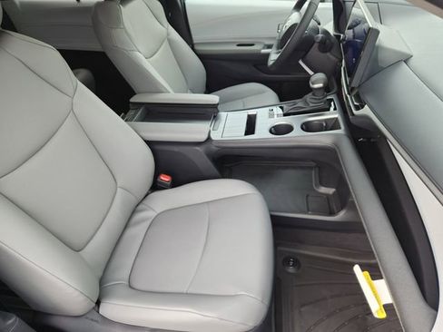 New 2026 Toyota Sienna XLE image 11