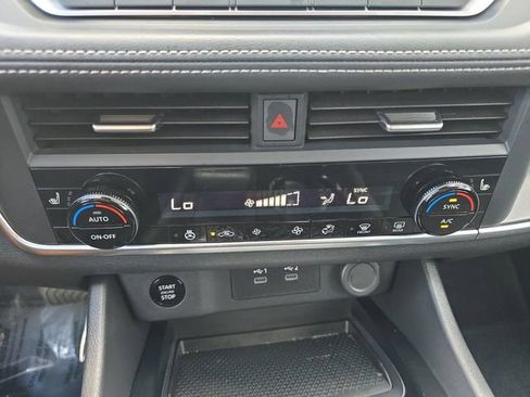 Used 2024 Nissan Rogue SV w/ SV Premium Package FWD image 4