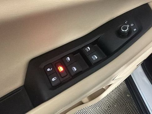 Used 2023 Jeep Grand Cherokee 4WD 4xe w/ Luxury Tech Group II image 11
