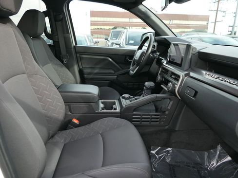 Used 2025 Toyota Tacoma SR5 image 26