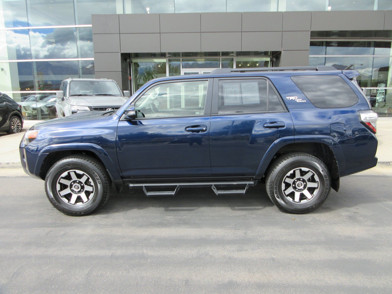 Used 2023 Toyota 4Runner TRD Off-Road Premium w/ Off Road Premium Plus Package AWD/4WD image 3